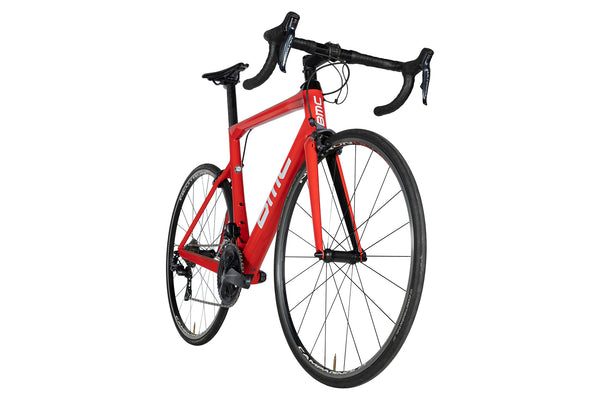 Vue diagonale du BMC Teammachine SLR01 Three Ultegra Di2 Rouge