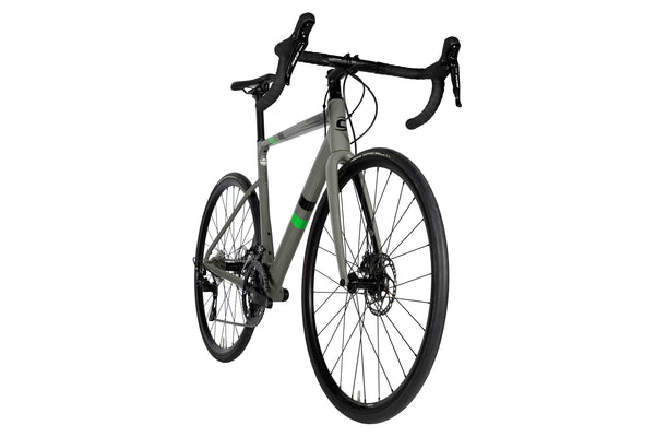 Vue diagonale du Cannondale CAAD13 Disc 105 Gris