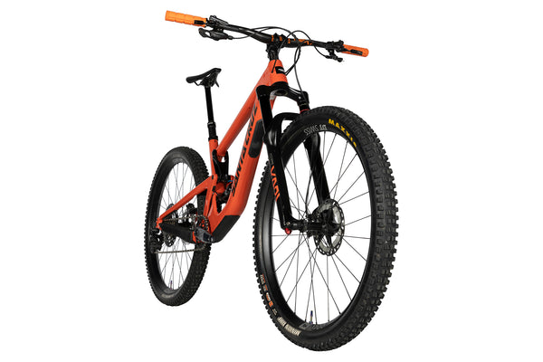 Vue diagonale du Santa Cruz Hightower C R Orange