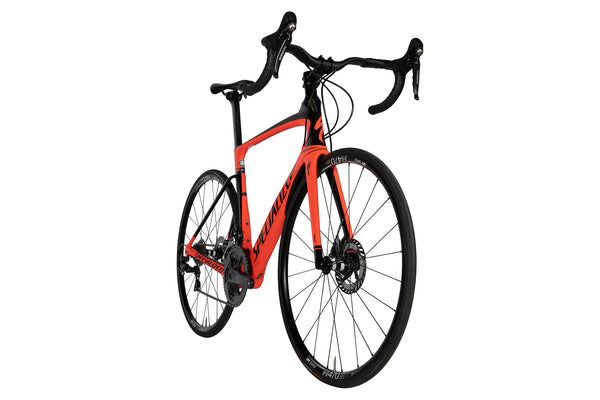 Vue diagonale du Specialized Venge ViAS Expert Disc Ultegra Rouge Noir