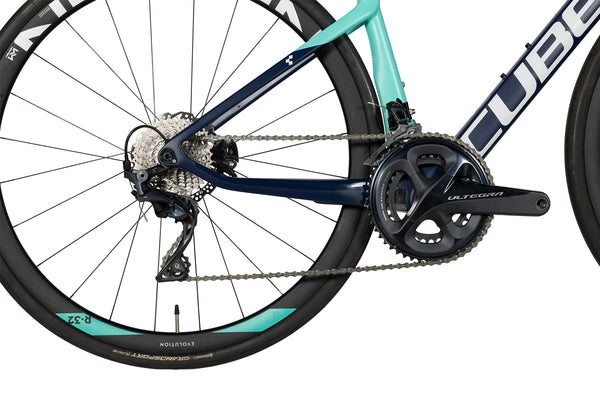 Groupe Shimano Ultegra RD-R8000 sur Cube Axial WS C:62 SL Bleu Turquoise