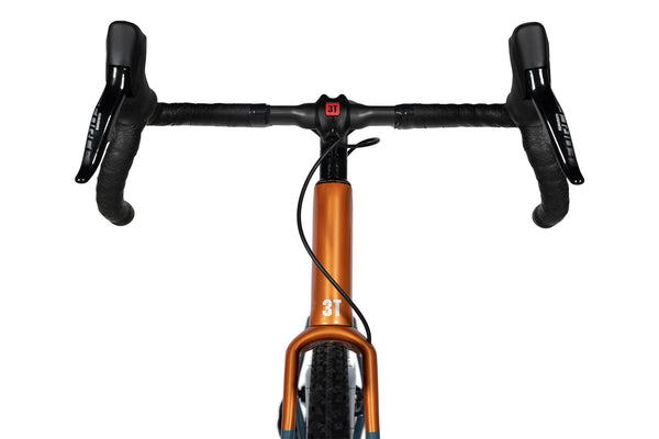 Vue frontale du 3T Exploro RaceMax Eagle AXS Orange Grey Orange Grey