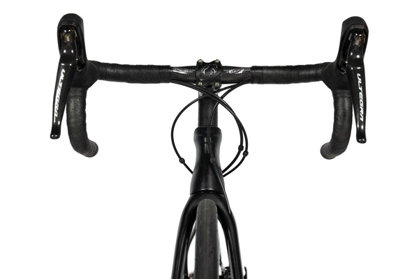 Vue frontale du Pinarello Dogma F10 Disk Ultegra Black Mat