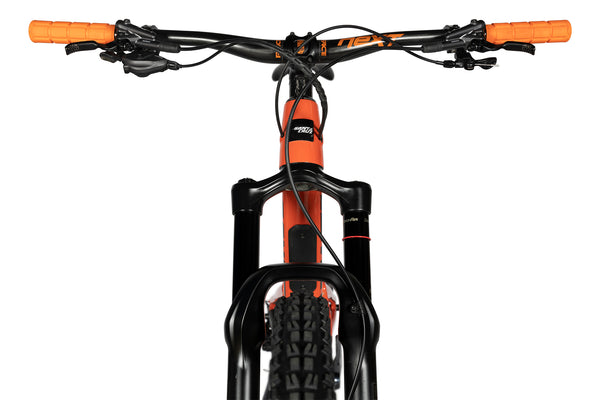 Vue frontale du Santa Cruz Hightower C R Orange