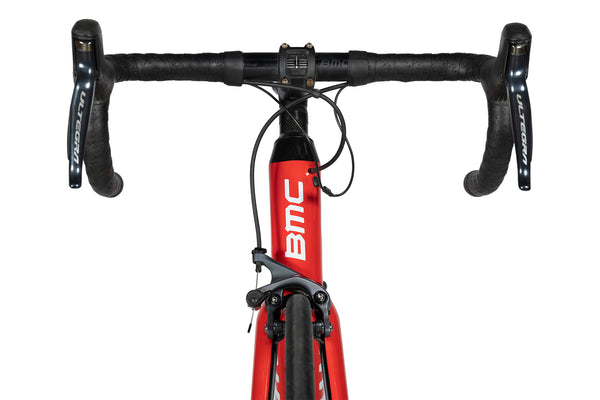 Vue frontale du BMC Teammachine SLR01 Three Ultegra Di2 Rouge